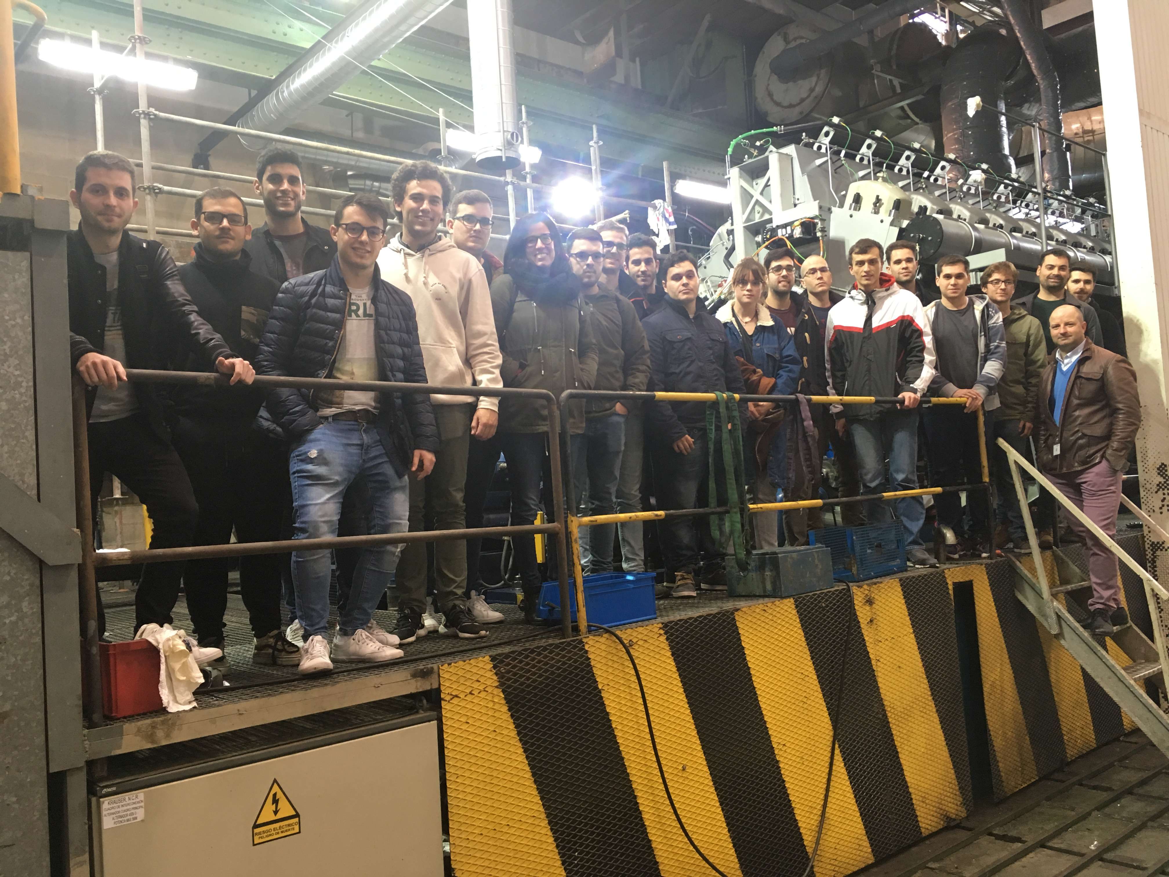 06-03-18-visita estudiantes empresa navantia2