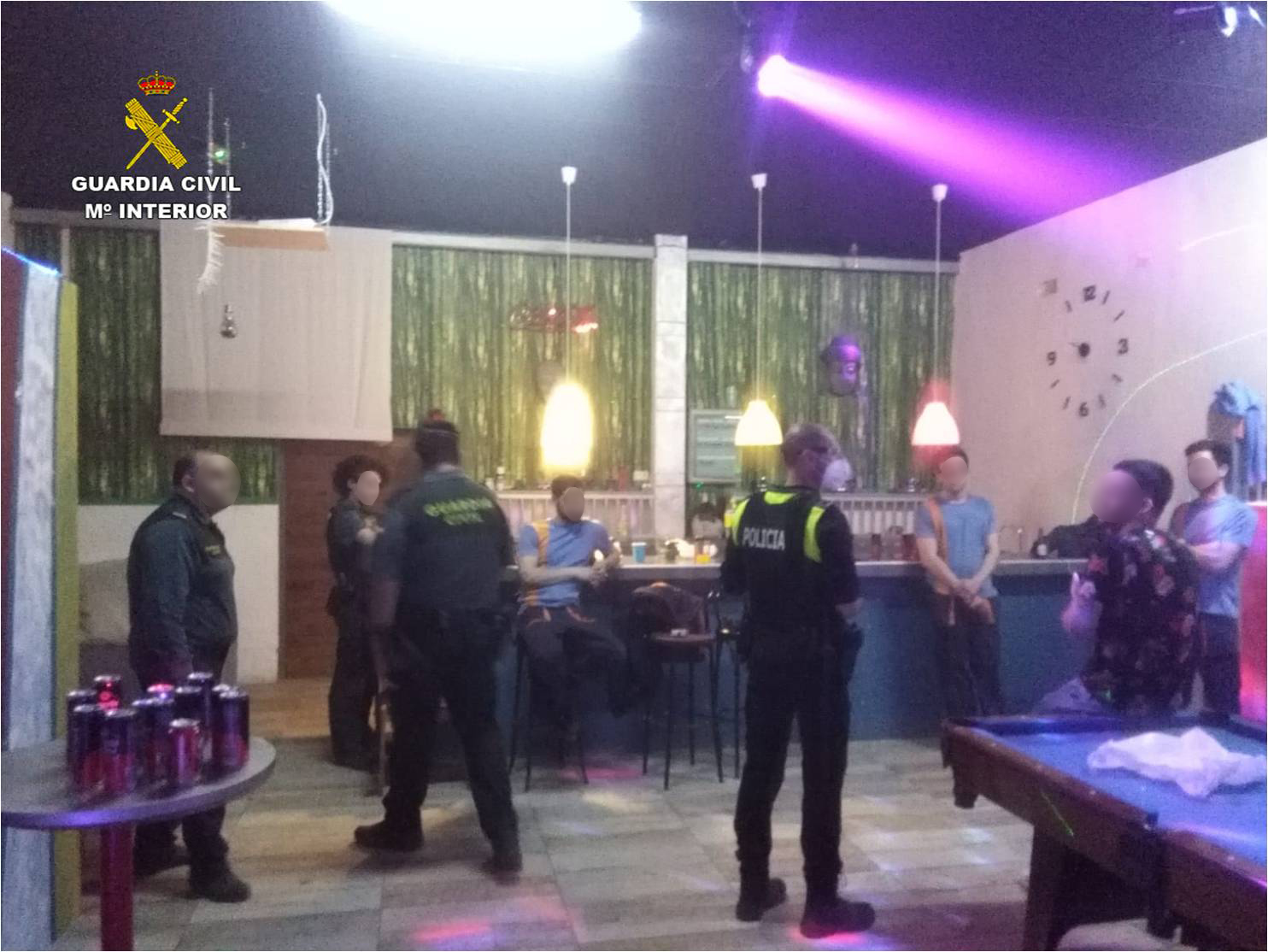INTERIOR-DEL-LOCAL