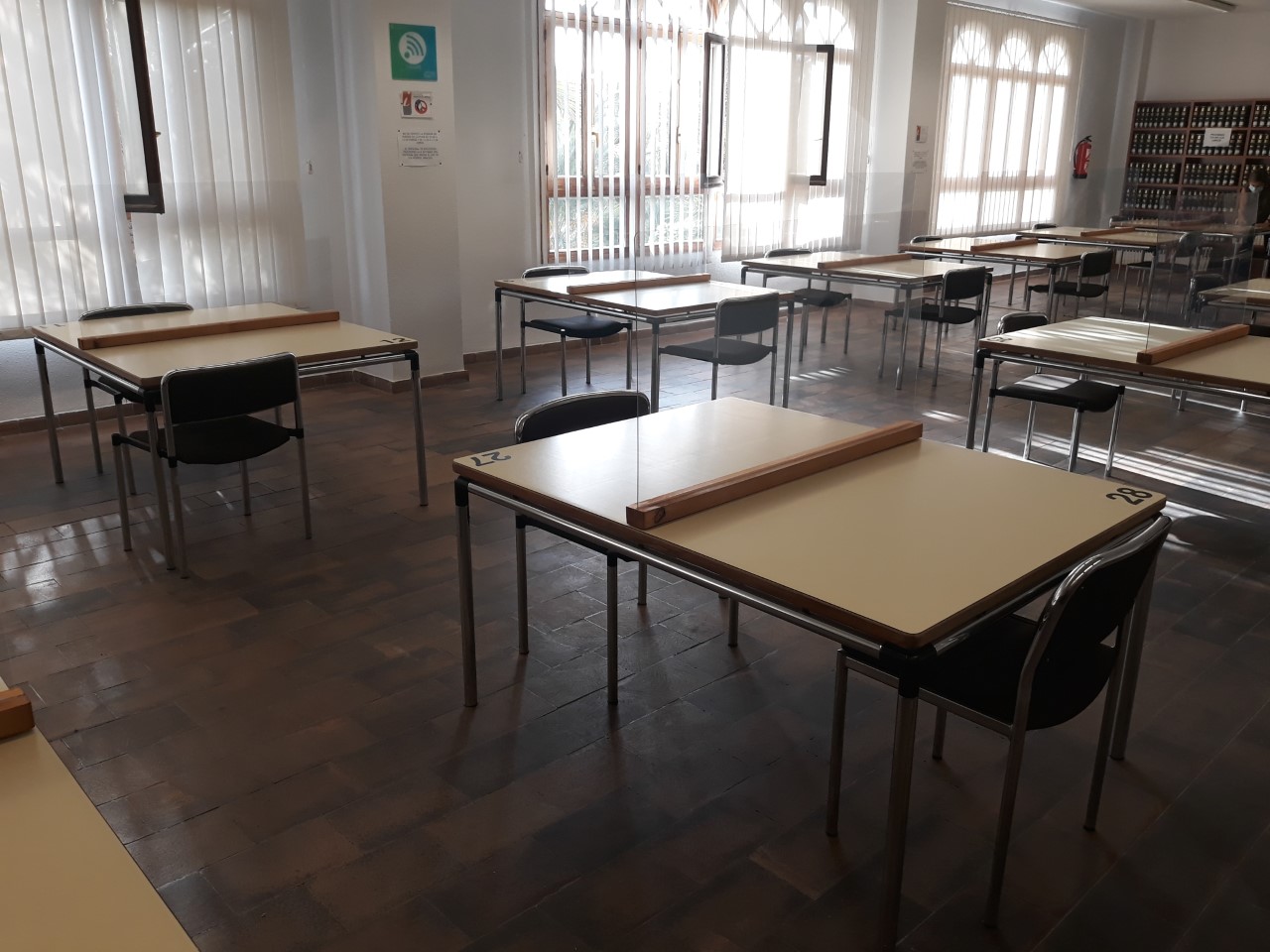 mamparas-bibliotecas-elche