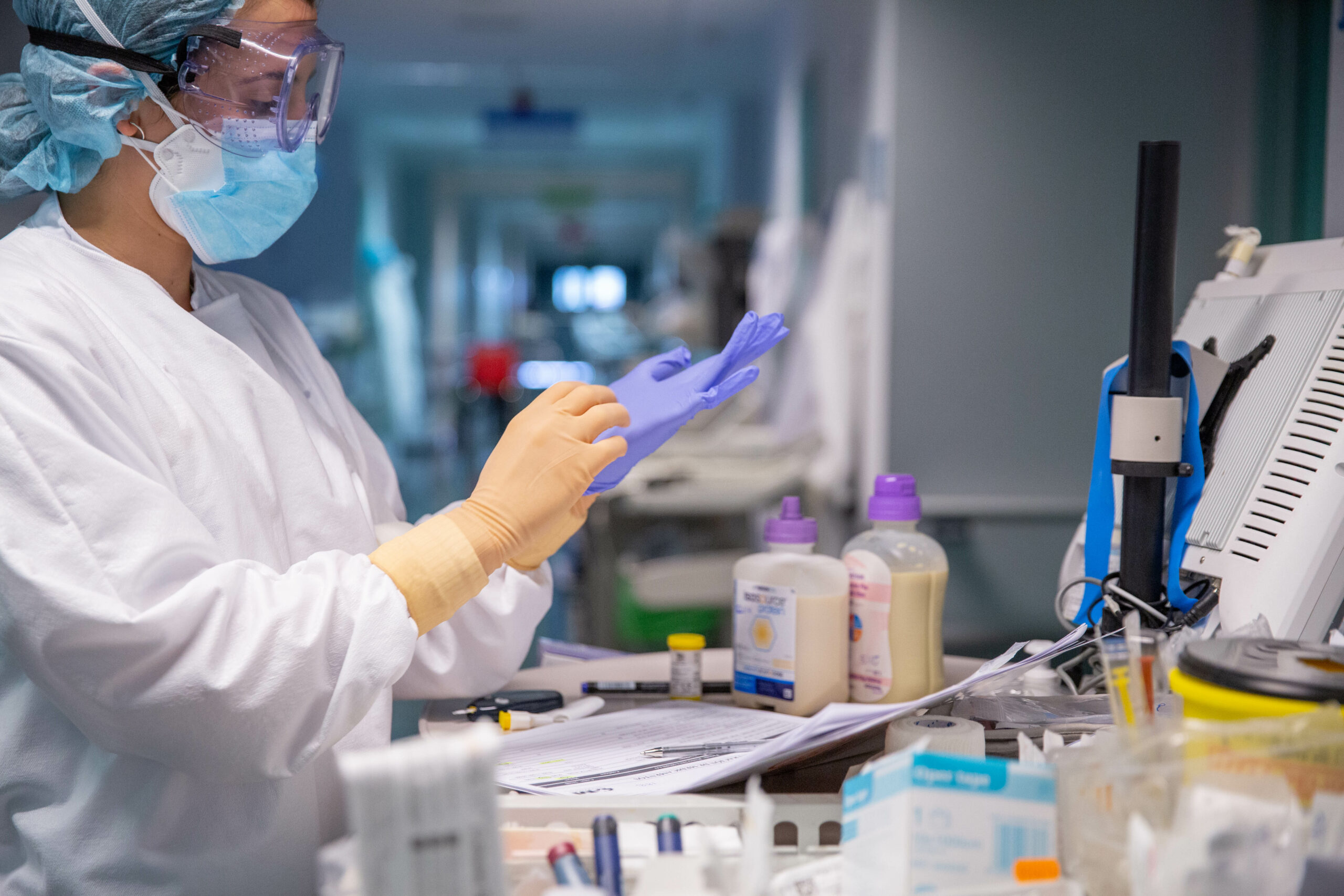 Profesional-sanitario-en-Hospital-Ribera