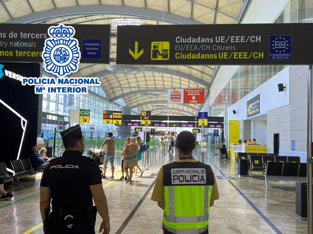 FOTO-AGENTES-EN-EL-AEROPUERTO