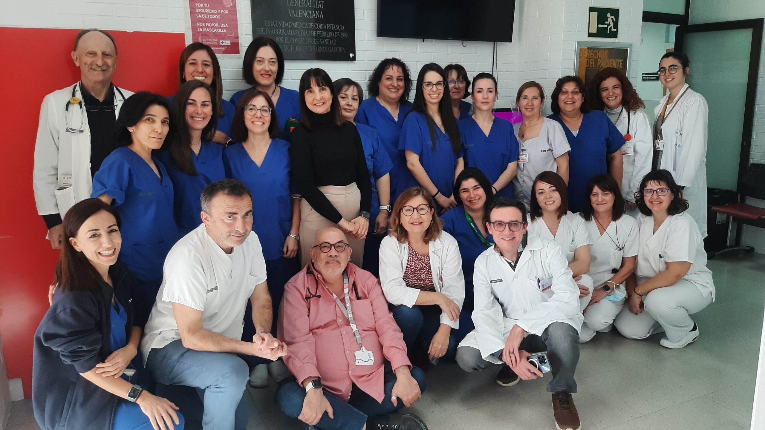 Foto-de-equipo-con-el-gerente1.jpg