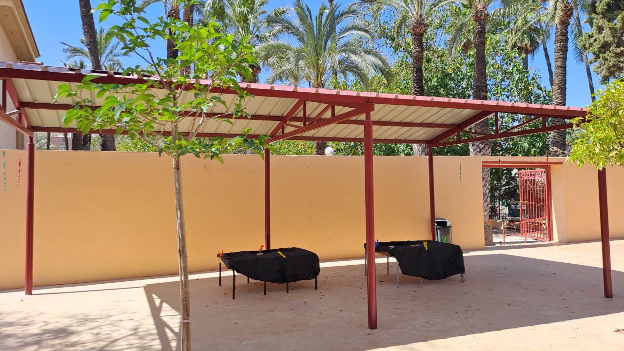 INSTALACION-DE-PERGOLAS-COLEGIO-CANDALIX-1